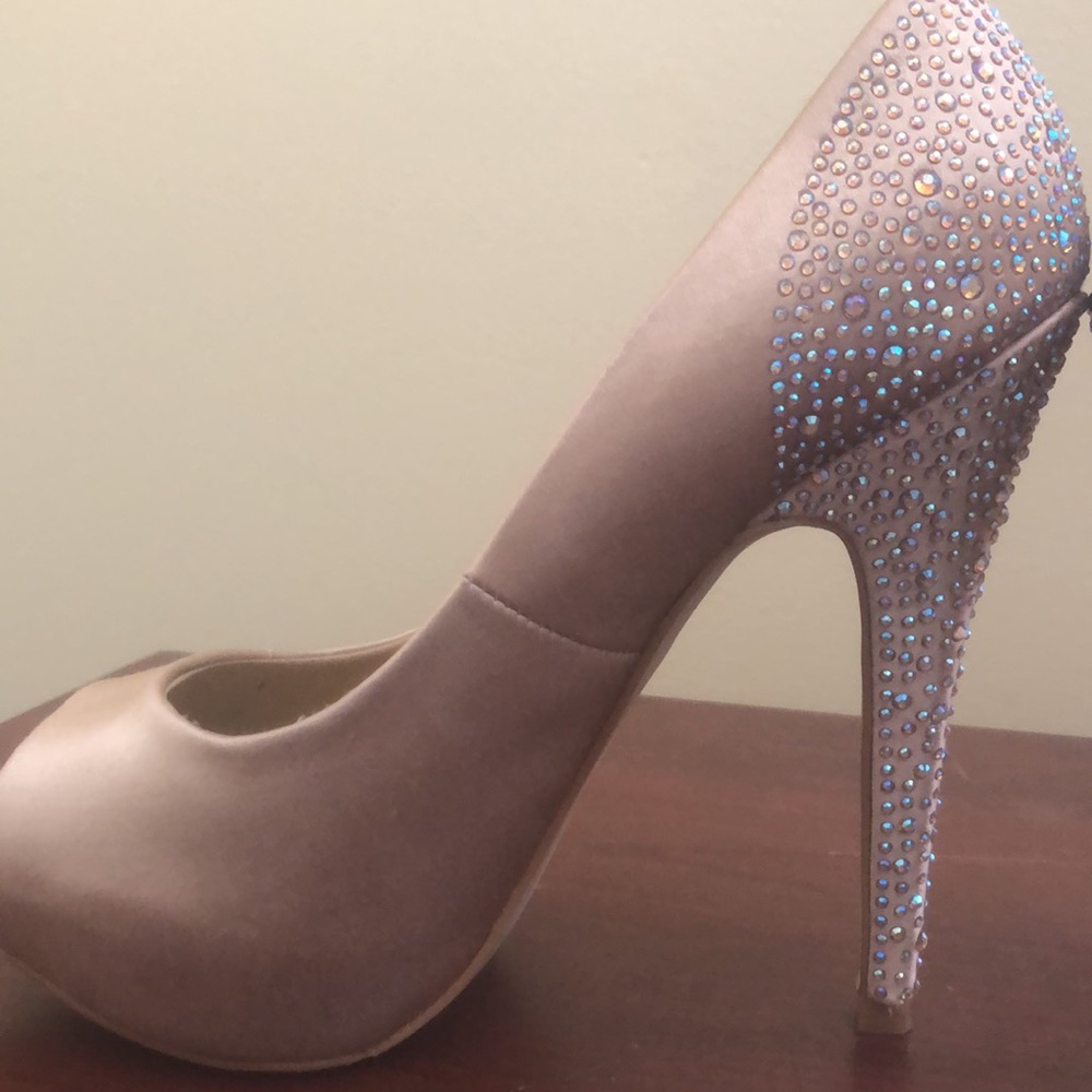 Steve Madden PLAYY-R Gold Satin heels